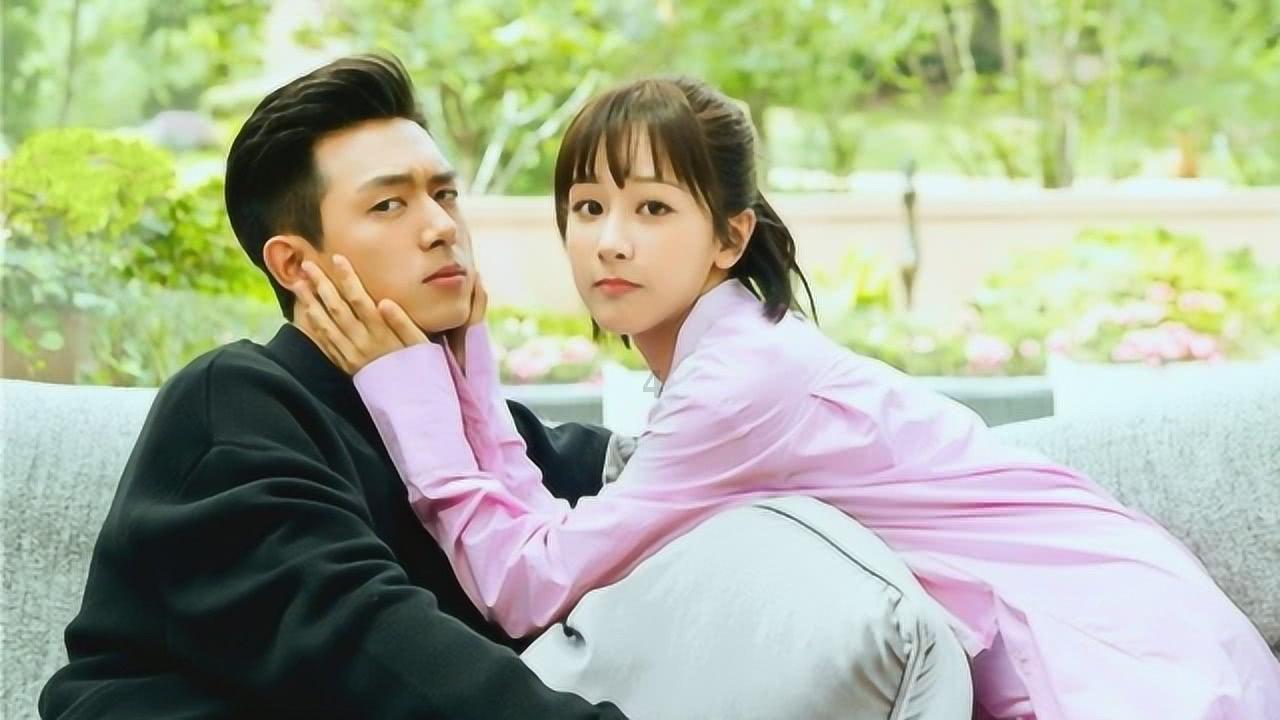 一老汉去部队看儿子被哨兵拦住，老汉：让你们师长跑步过来见我