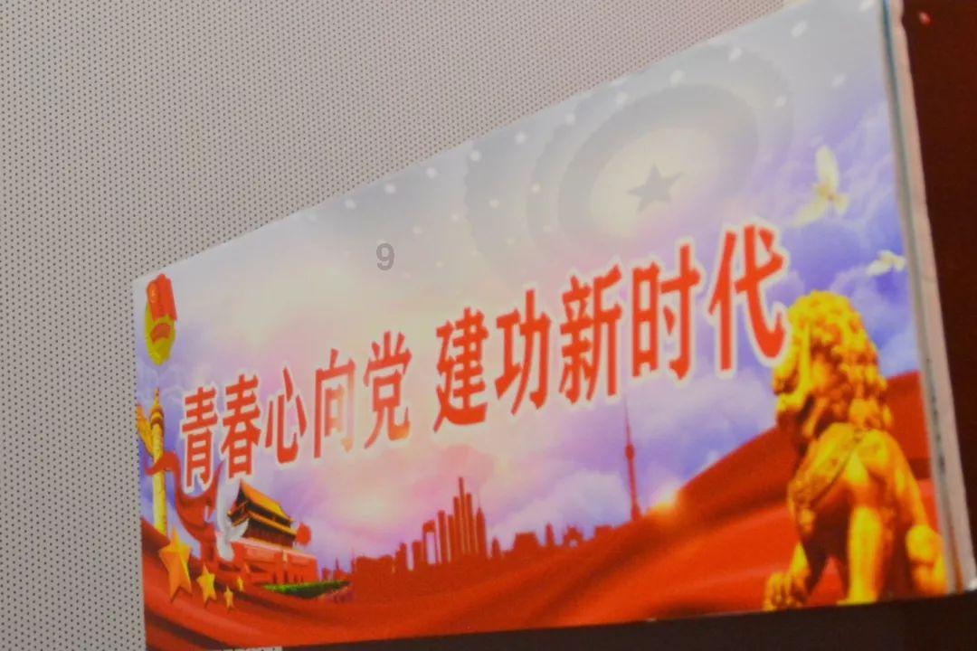 这个绿发齐刘海的女孩是谁？出自哪部动漫？游戏画面