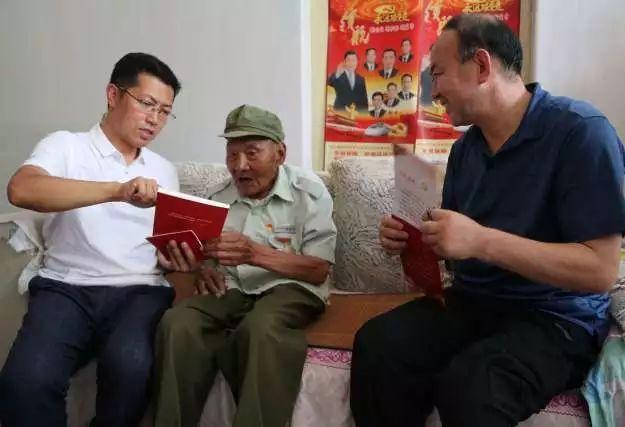 救援受困的小野猫
